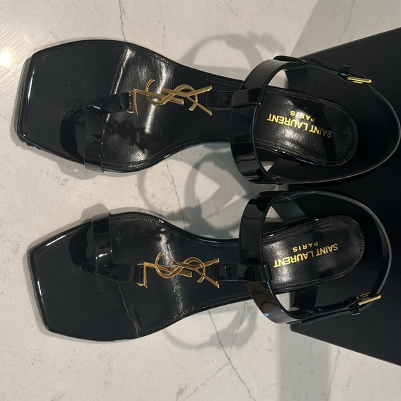 Saint Laurent Cassandra logo-embellished leather sandals - Picture 9 of 9